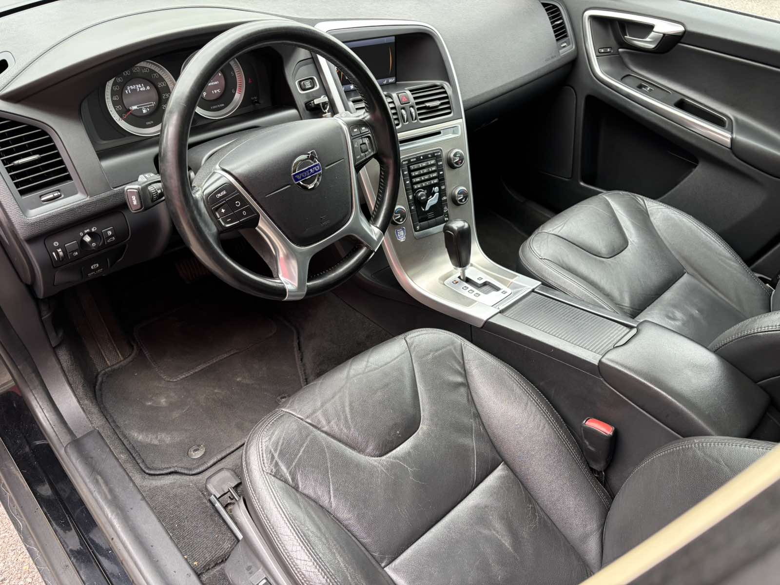 2012 VOLVO XC60 - Image 8