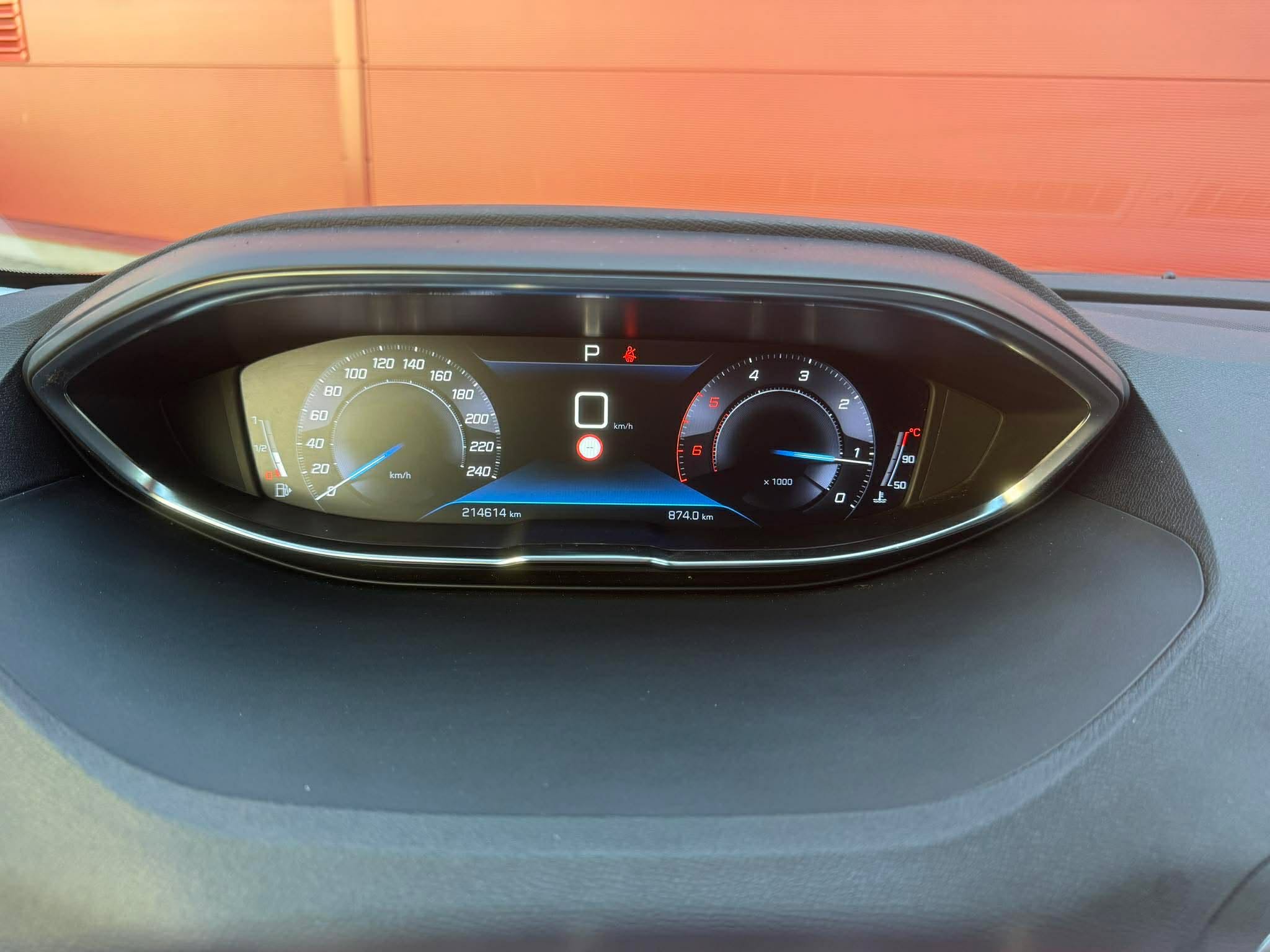 2020 PEUGEOT 5008 - Image 10