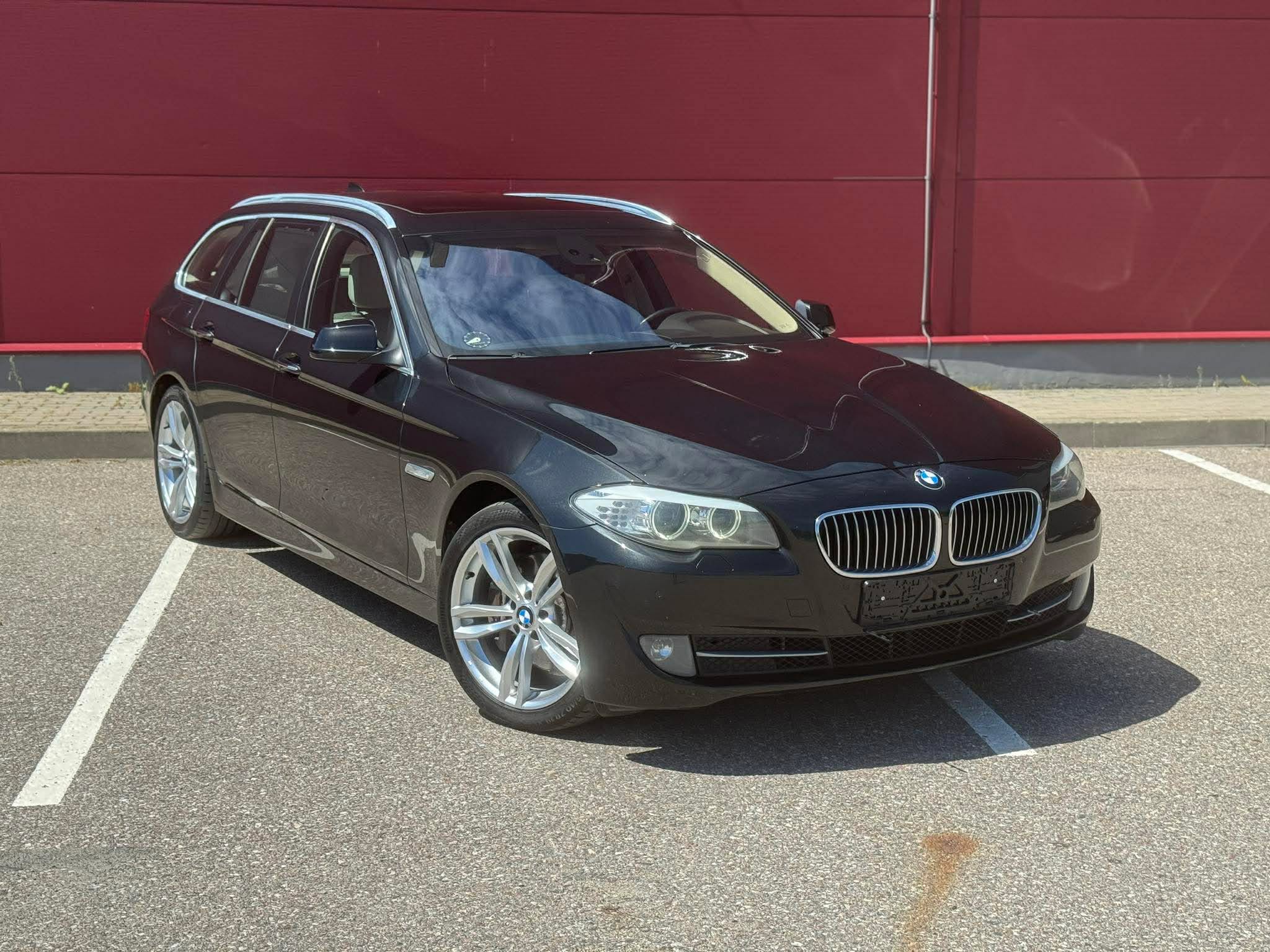 2010 BMW 530 - Image 3