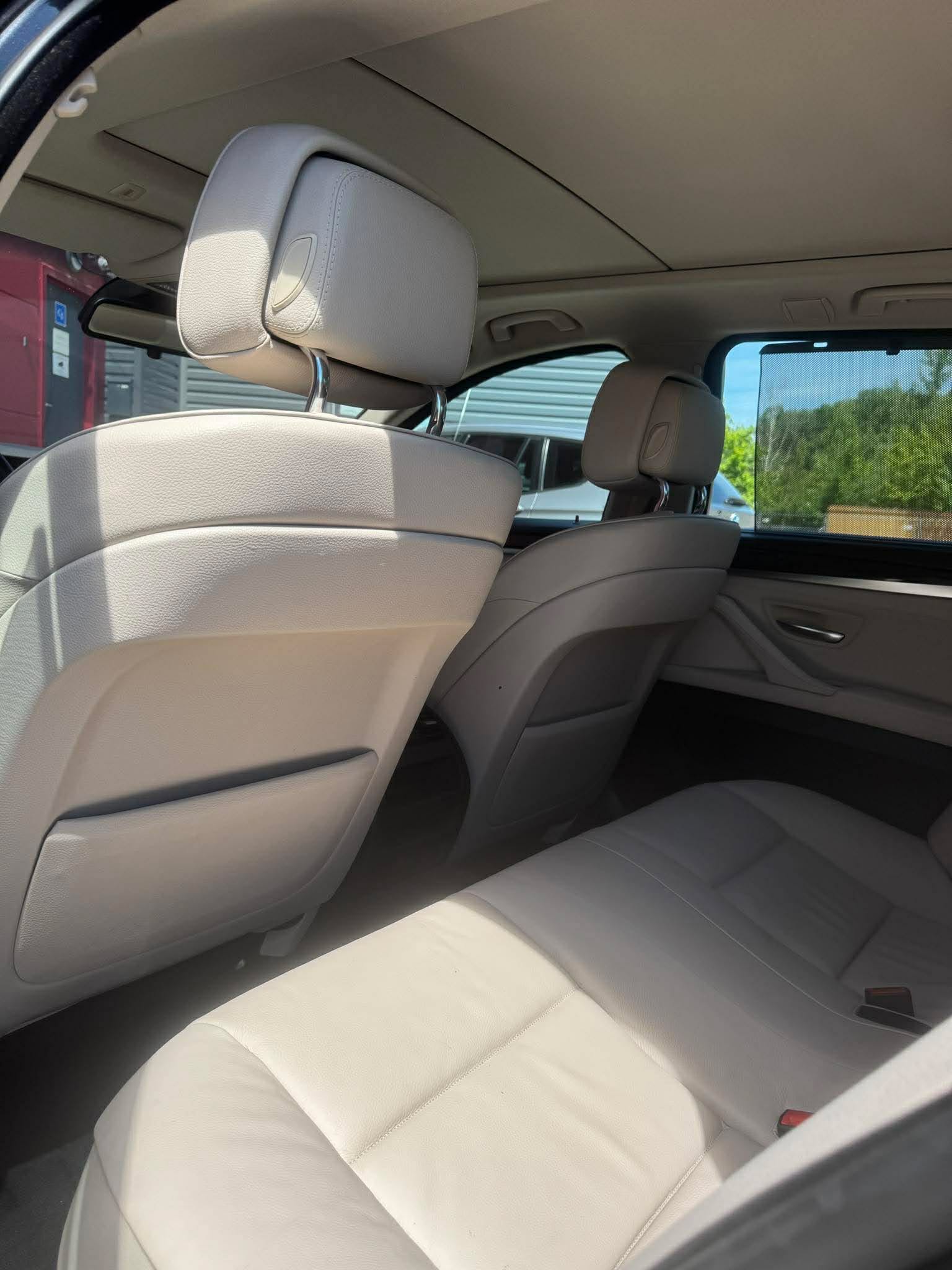 2010 BMW 530 - Image 8