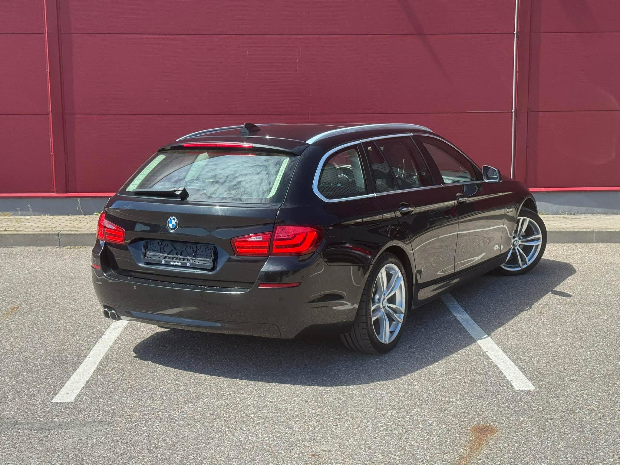2010 BMW 530 - Image 4