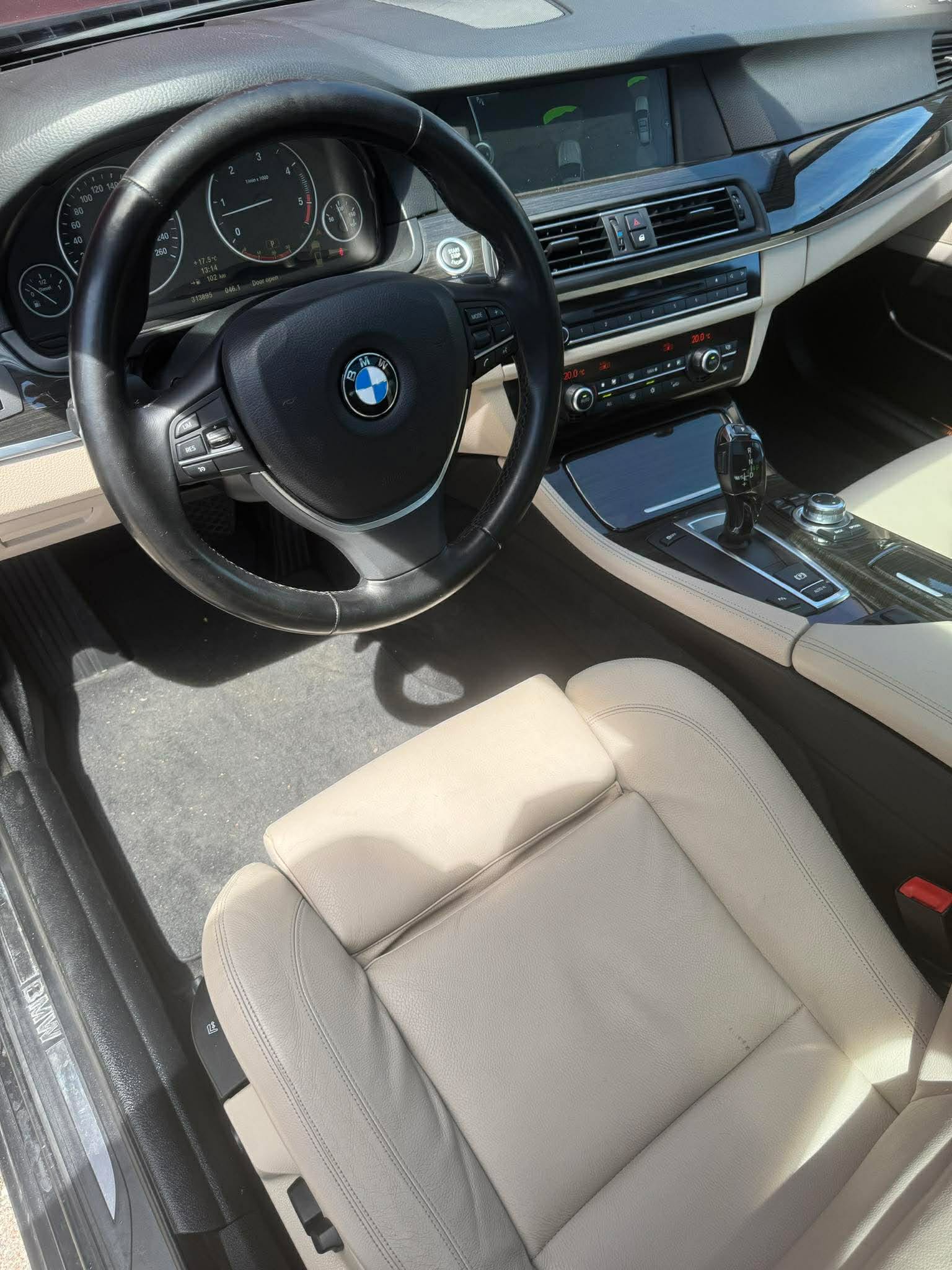 2010 BMW 530 - Image 7