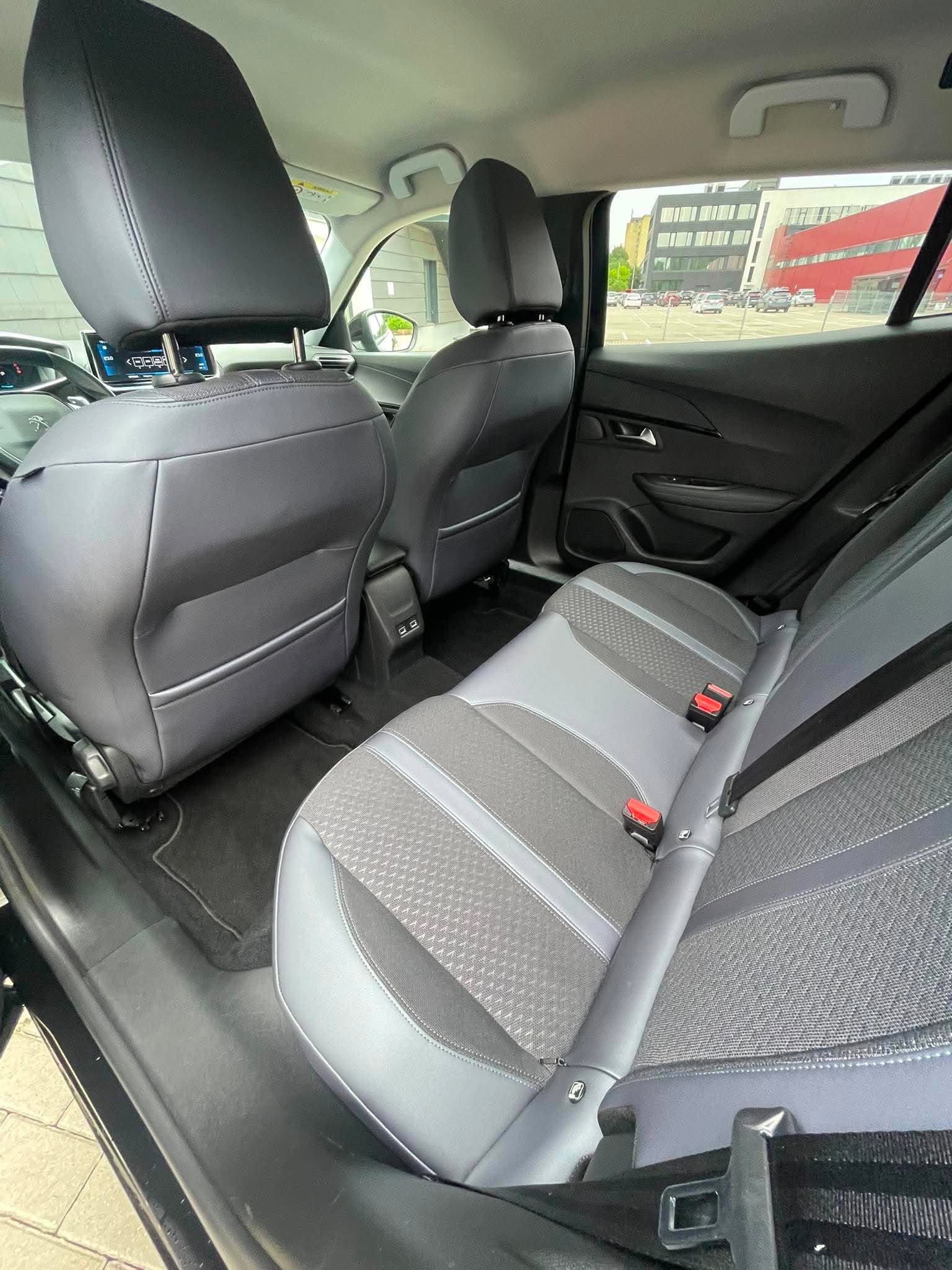 2019 PEUGEOT 2008 - Image 8