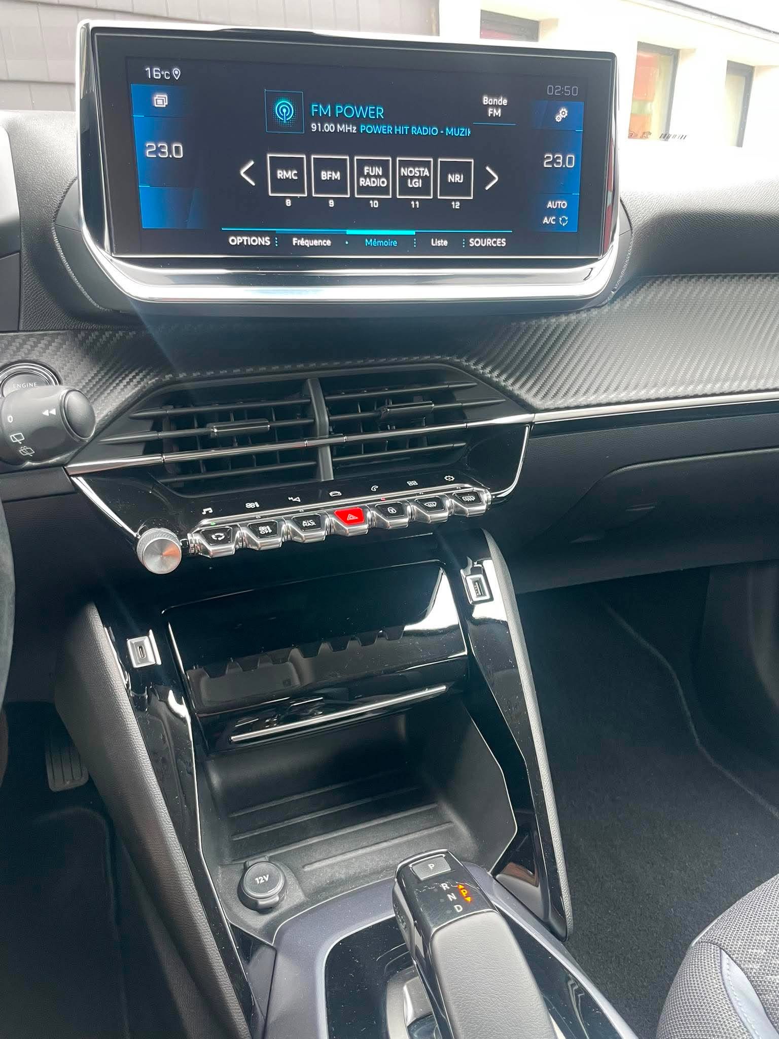 2019 PEUGEOT 2008 - Image 6