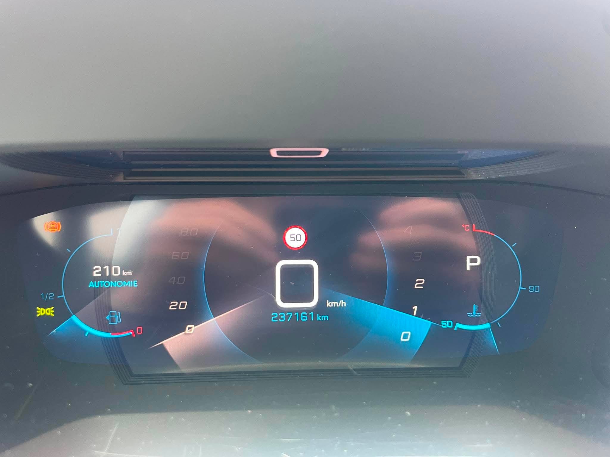 2019 PEUGEOT 2008 - Image 9