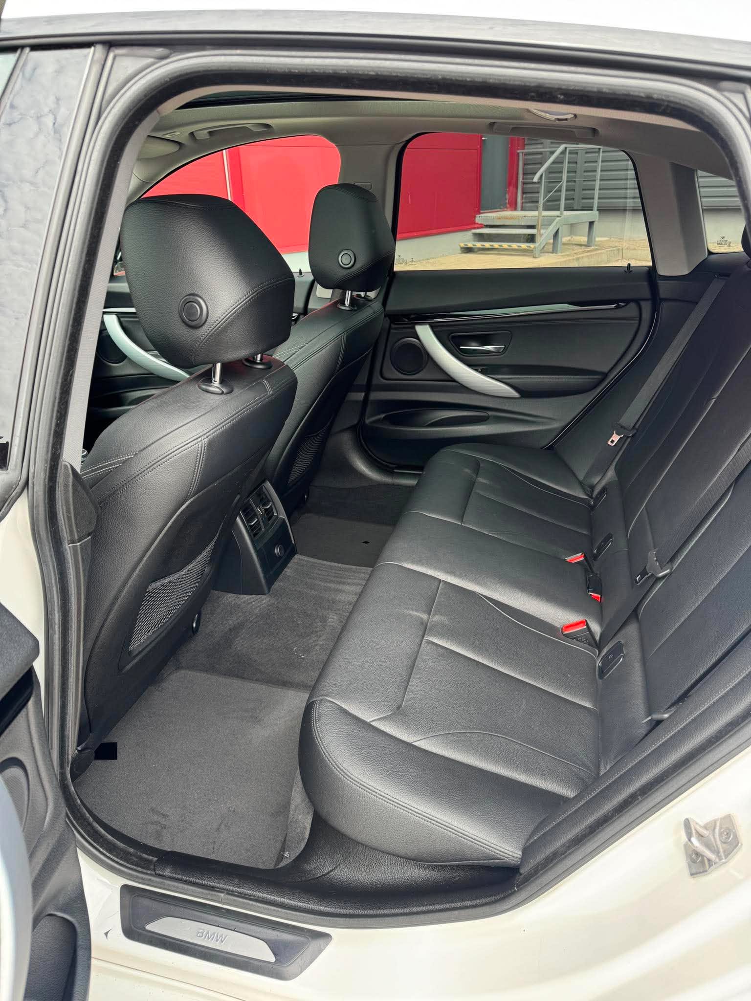 2016 BMW 330 GRAN TURISMO - Image 9