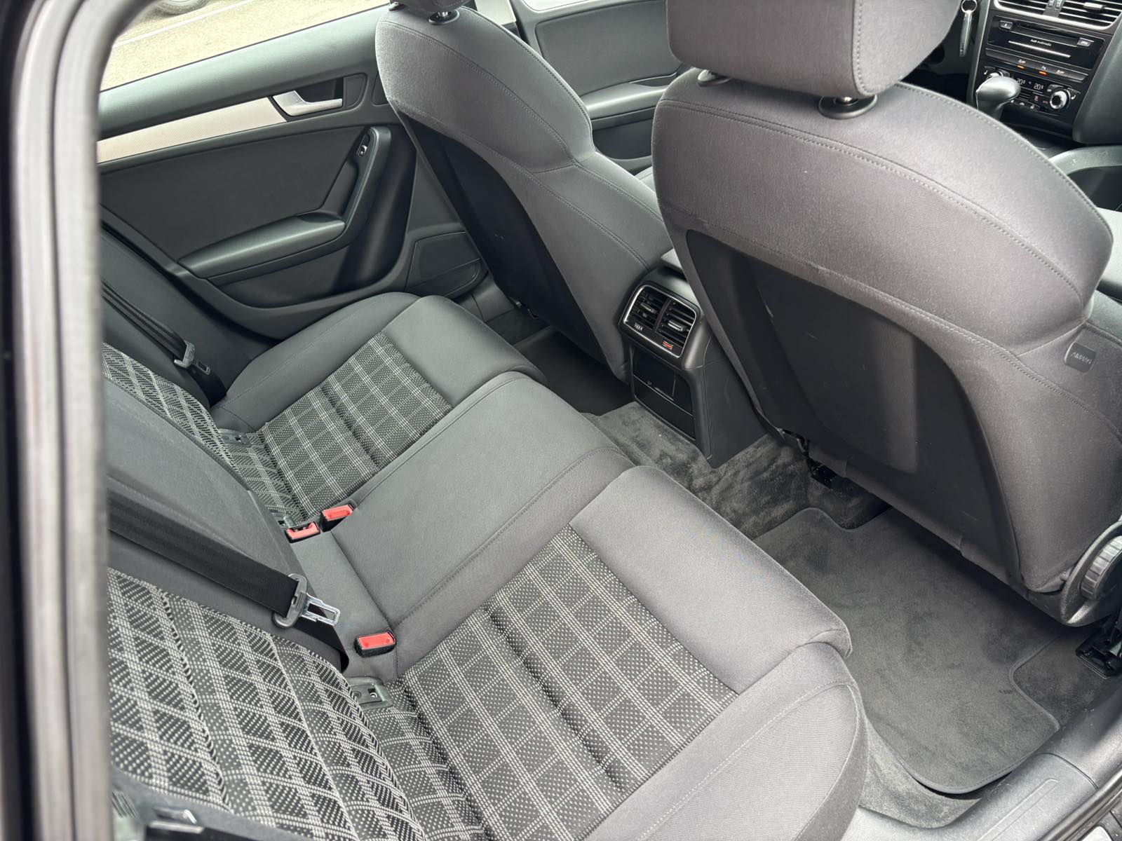 2012 AUDI A4 - Image 8