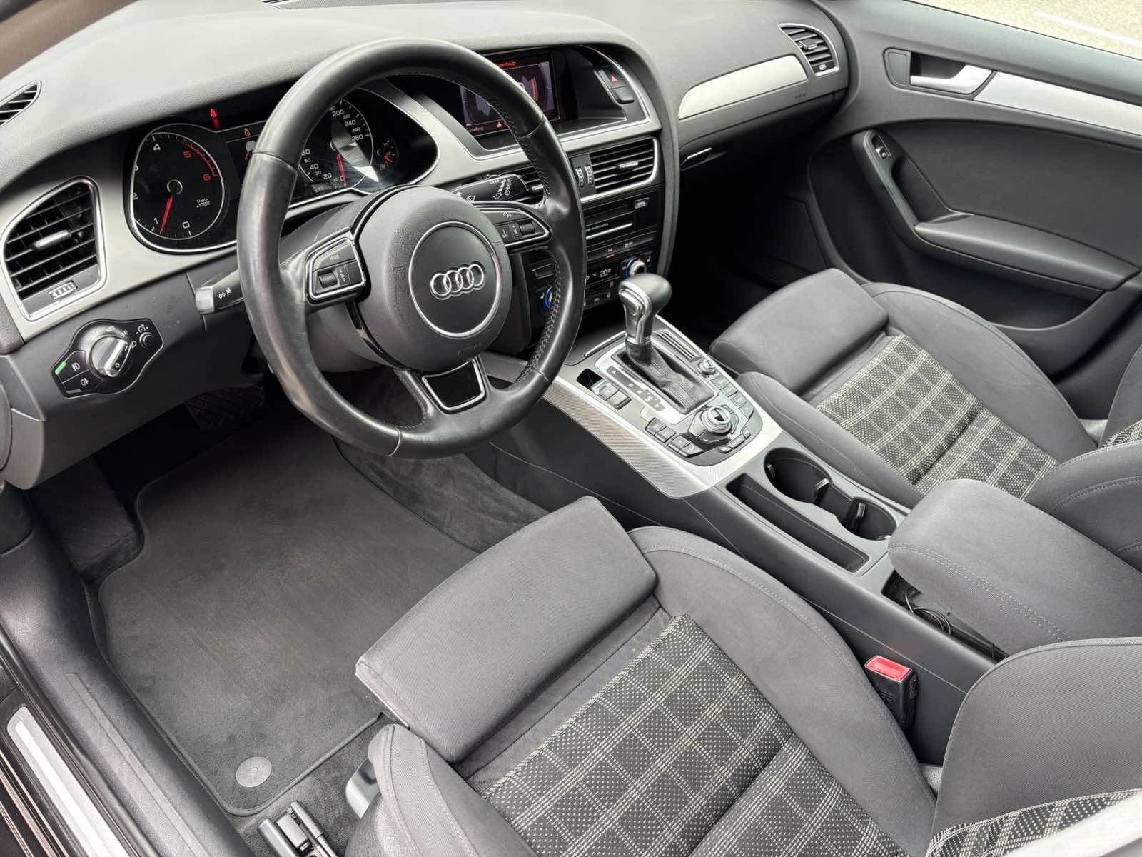 2012 AUDI A4 - Image 7