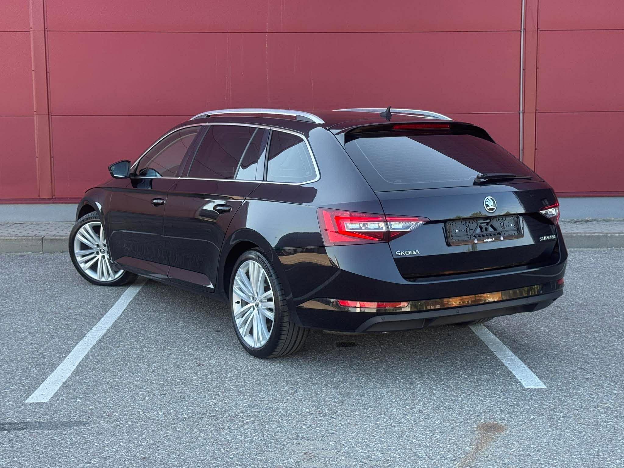 2018 SKODA SUPERB - Image 4