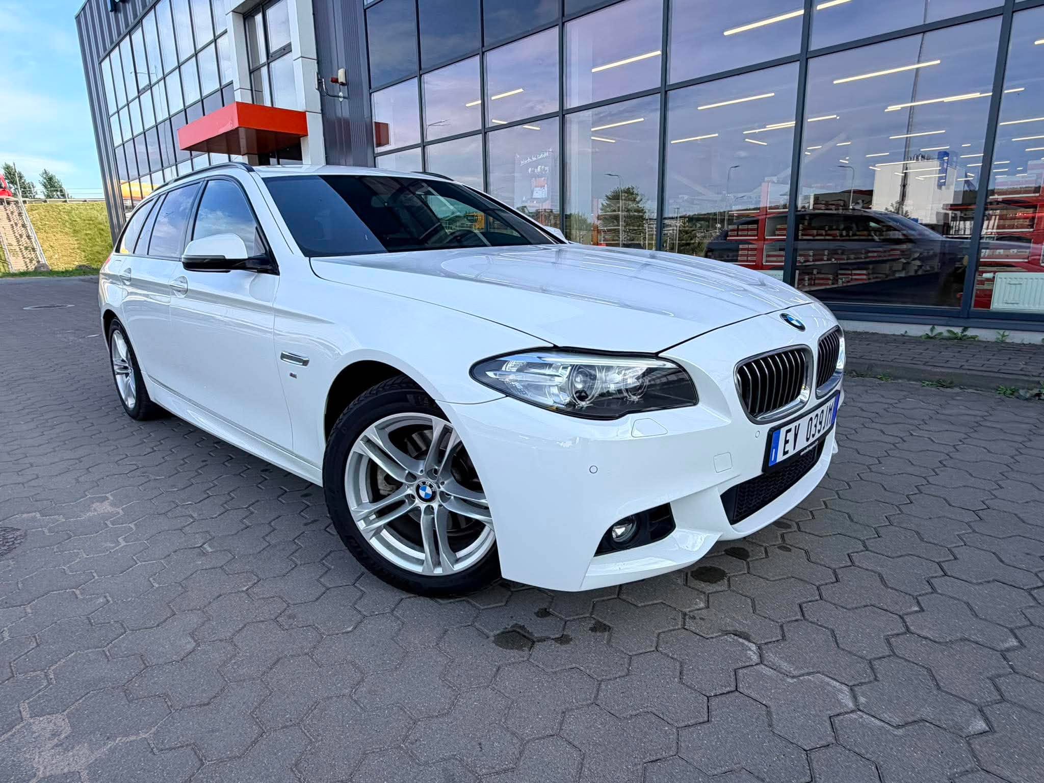 2014 BMW 520 - Image 3
