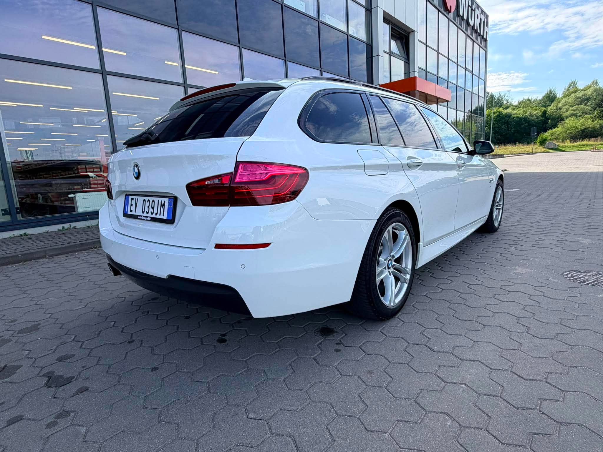 2014 BMW 520 - Image 4