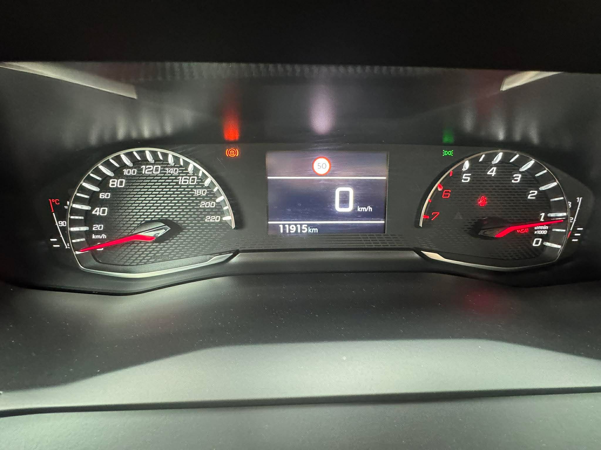 2021 PEUGEOT 2008 - Image 7