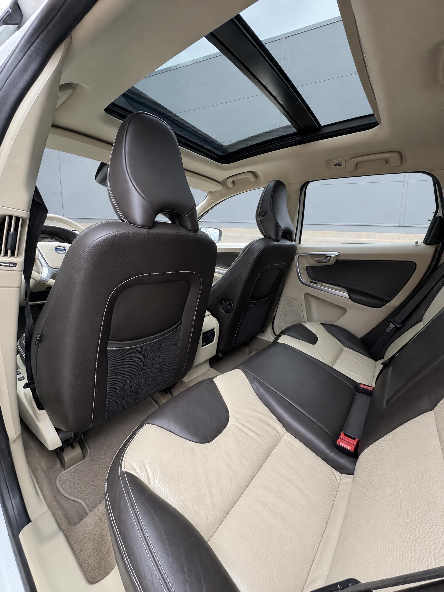 Volvo XC60 Visureigis – Auto-Lizingu.lt
