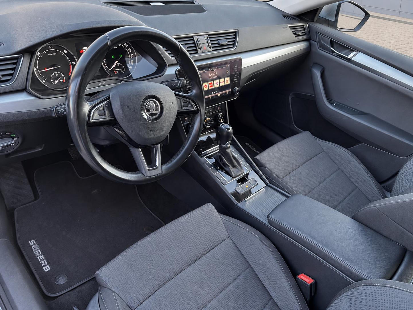 2017 SKODA SUPERB - Image 5